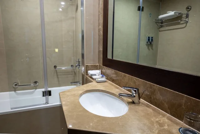 جناح بزنس بسريرين كوين بشرفة، Four Points by Sheraton Sheikh Zayed Road 4/4