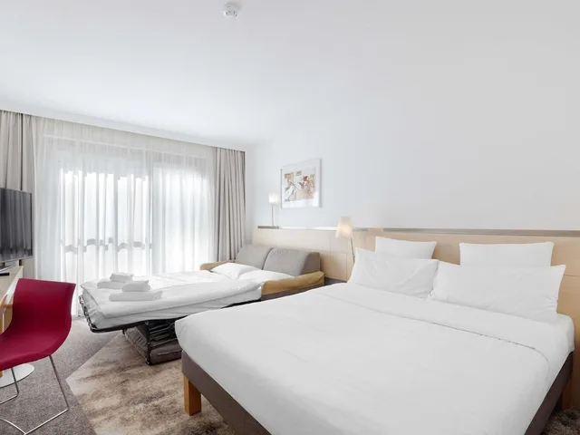 غرفة سوبيريور بسرير مزدوج مع أريكة، Novotel Berlin Mitte 2/7