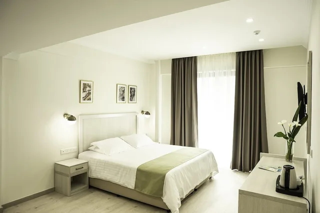 غرفة سوبيريور بسرير كينج، Roseum Boutique Hotel 2/3