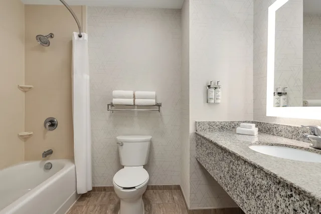 جناح بسريرين كوين، Holiday Inn Express & Suites New Martinsville 6/10