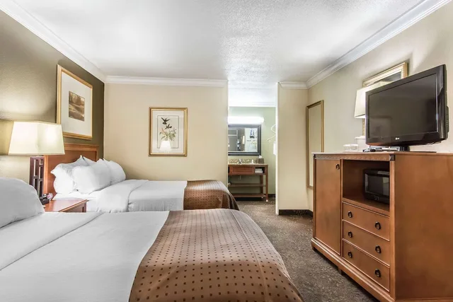 غرفة قياسية بسريرين مزدوجين للمدخنين، Clarion Inn Morgan City 1/3