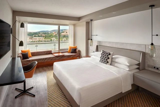Deluxe, King Bed, Budapest Marriott Hotel 1/2