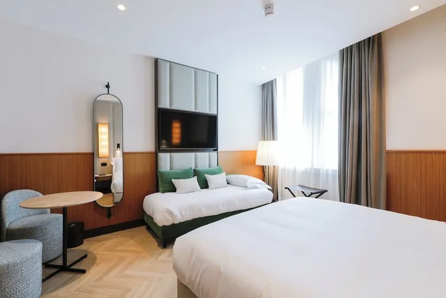 Executive, Triple, King Bed, Sofa, Circle 6 Rome Hotel 2/8