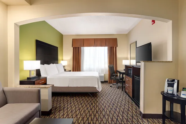 جناح بسرير كوين لذوي الإعاقة، Holiday Inn Express Hotel Suites Edmond 4/10