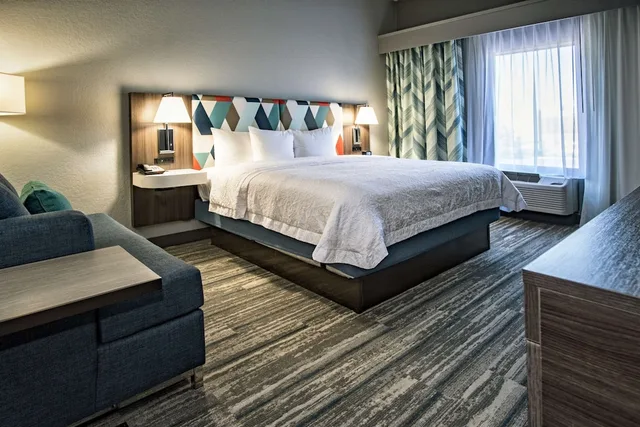 غرفة بسرير كينج، Hampton Inn Oklahoma City/Yukon 5/6