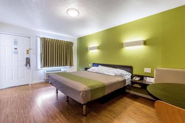 غرفة بسرير كوين، Motel6 San Rafael, CA 6/10