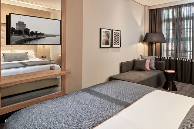 جناح جونيور بسرير كوين بشرفة، Antigon Urban Chic Hotel by GHH 4/6