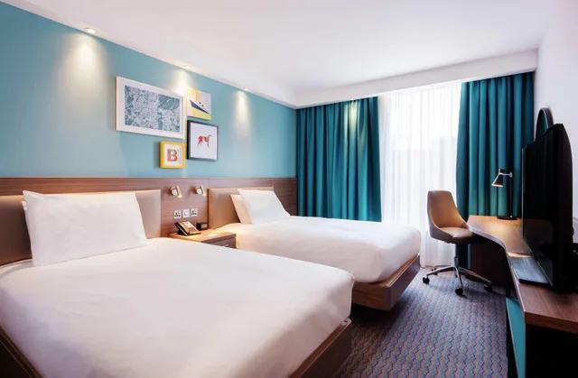 غرفة قياسية بسريرين منفصلين، Hampton By Hilton Belfast City Centre 2/4