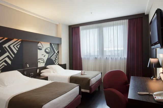 غرفة كلاسيكية بسريرين منفصلين لذوي الإعاقة، Crowne Plaza Milan City 4/8
