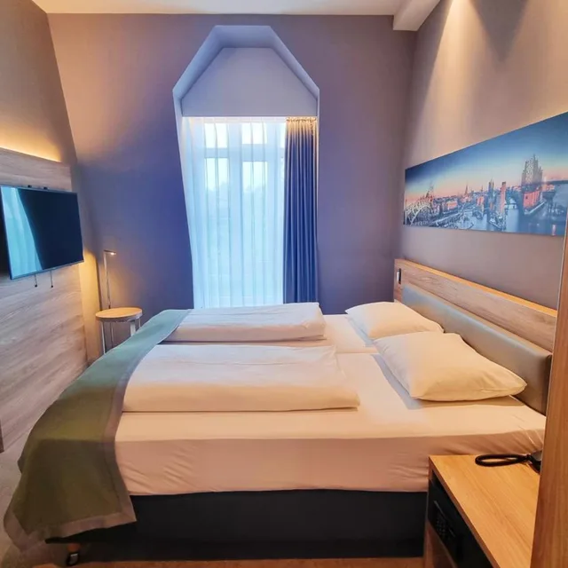 Suite, King Bed, Balcony, Hotel Panorama Hamburg-Harburg 5/9