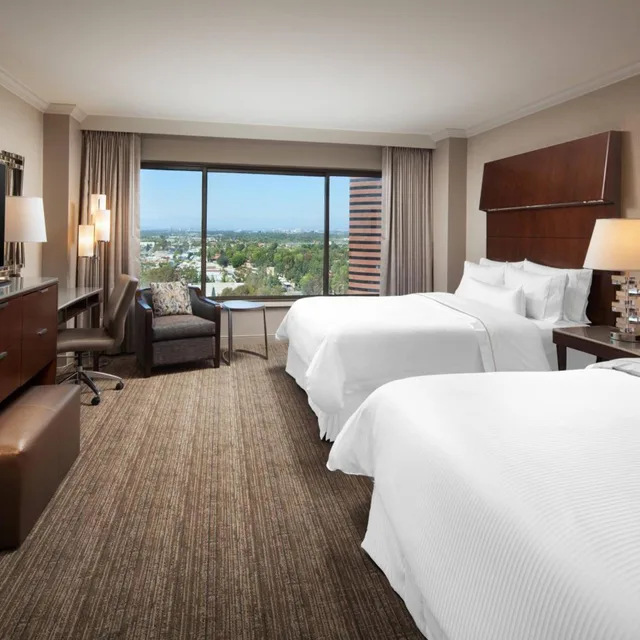 غرفة تقليدية بسريرين كوين، The Westin South Coast Plaza 3/7
