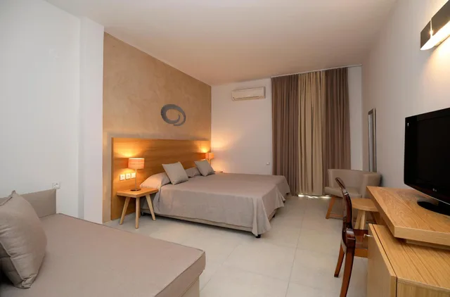 غرفة ثلاثية، Golden Beach Hotel 3/10