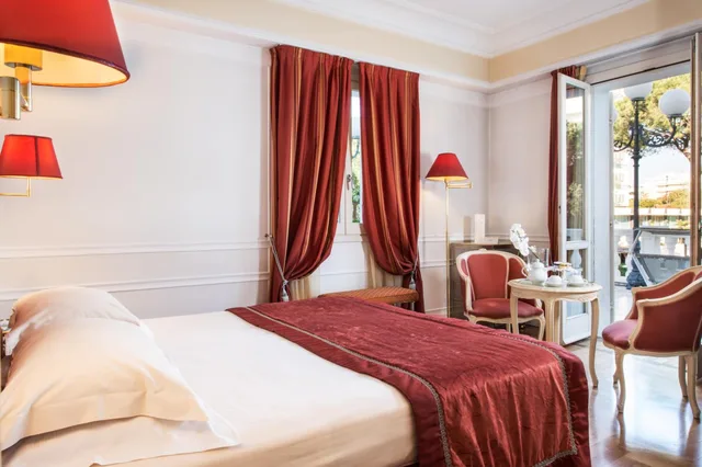 غرفة ديلوكس بسرير مزدوج أو سريرين منفصلين بشرفة، Grand Hotel Des Bains 1/6