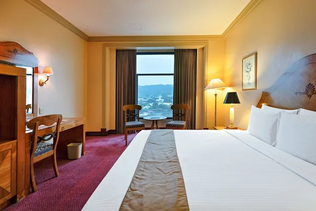 Ambassador Room، Waterfront Cebu City Hotel and Casino 1/10