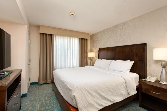 غرفة قياسية بسرير كينج، Hilton Garden Inn Overland Park 4/9