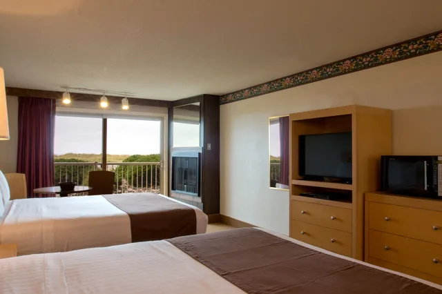 Room, 2 Queen Beds, Beach Front، Hi Tide Oceanfront Inn 1/4