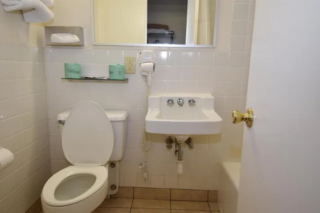غرفة بسرير كوين بحوض استحمام، Knights Inn Oswego East 9/10