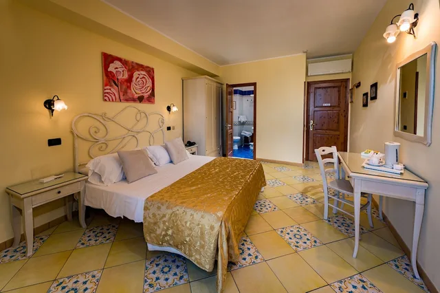 Room, Side Sea View, Balcony, HOTEL CALA MARINA 5/10