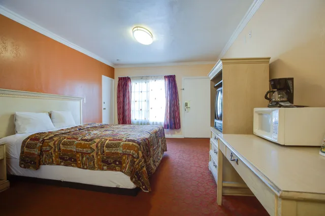 غرفة قياسية بسرير كينج، Abby S Anaheimer Inn 2/9