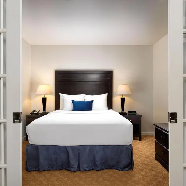Grand, Dorset, Suite, King Bed، HUNTINGDON MANOR(FORMERLY Huntingdon Hotel & Suites) 3/9