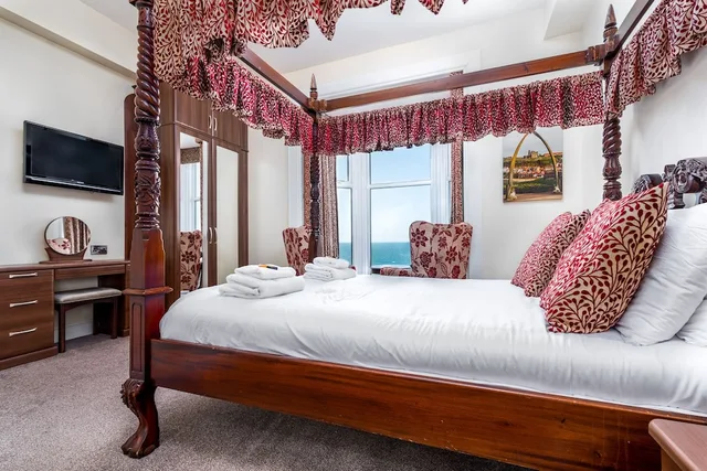 Superior, King Bed, Sea View, Baywindow، The Riviera Guesthouse 1/2