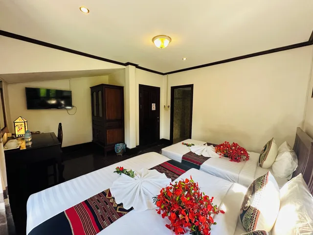غرفة ديلوكس ثلاثية بسرير كينج وسرير فردي، Thatsaphone Hotel 6/9