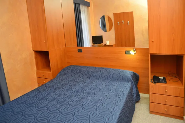 غرفة مفردة، Hotel Aurora 6/15