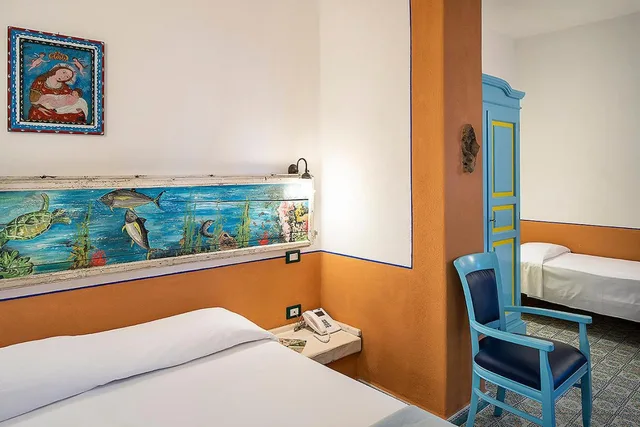 جناح جونيور، Hotel Mamma Santina 2/5
