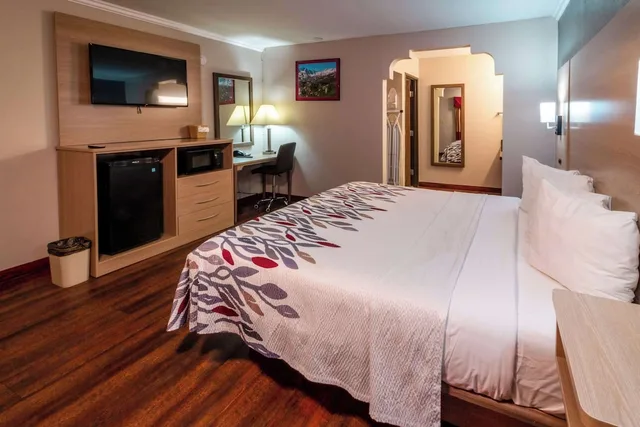 غرفة قياسية بسرير كينج، Quality Inn Bishop Near Mammoth 3/5