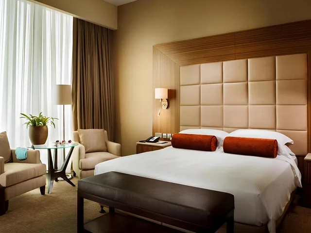 جناح بسرير كينج بغرفة نوم واحدة مع دخول الصالة، City Centre Rotana Doha 2/5