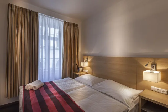 غرفة عائلية رباعية بغرفتي نوم، Little King Hotel U Malvaze 2/7