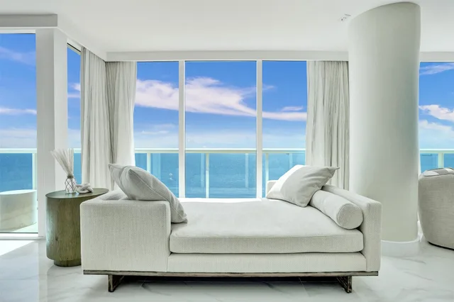 3 Bedrooms, Presidential, Suite, Ocean Front، Beach House Fort Lauderdale, a Hilton Resort 1/2