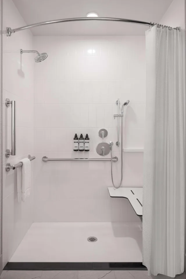 غرفة بسرير كينج لذوي الإعاقة، Hyatt Regency Salt Lake City 1/1