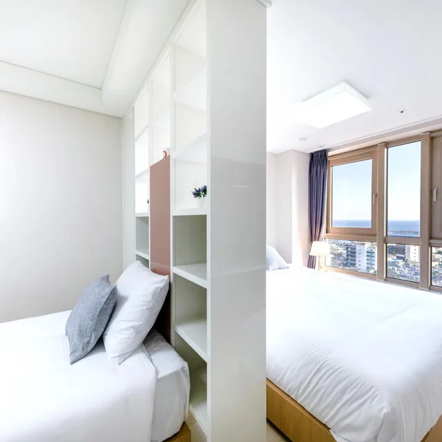 غرفة عائلية بسريرين منفصلين بإطلالة على البحر، Shin Shin Hotel Seogwipo 1/10