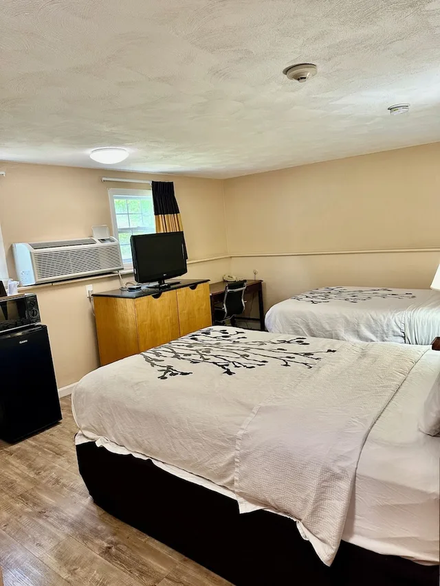غرفة أساسية بسريرين مزدوجين في الطابق الأرضي، Wickford Motor Inn 2/3