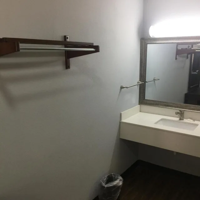 استوديو بسرير كينج، Hillside Motel Glen Mills 7/9