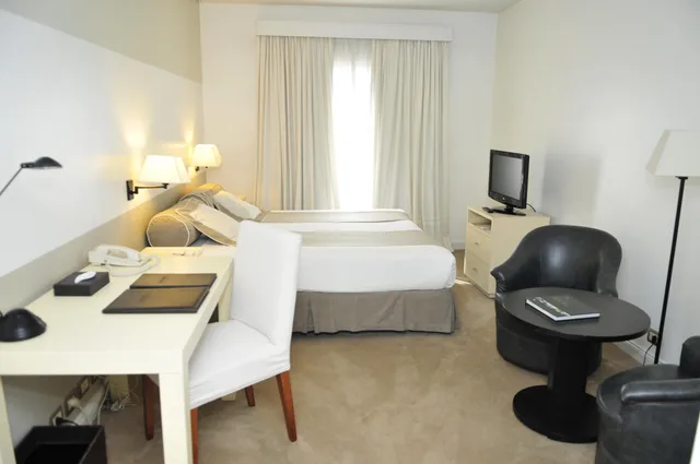 غرفة جونيور بإطلالة، Loi Suites Recoleta 3/9