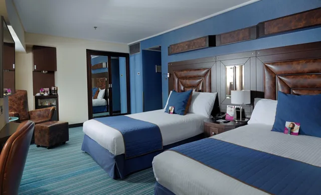 غرفة بريميوم بسريرين مزدوجين مع دخول الصالة، Crowne Plaza Athens City Centre 7/10
