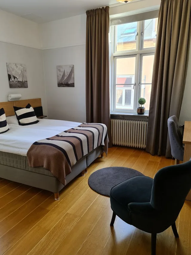 Room, Queen Bed, Hamnhotellet Kronan 5/10