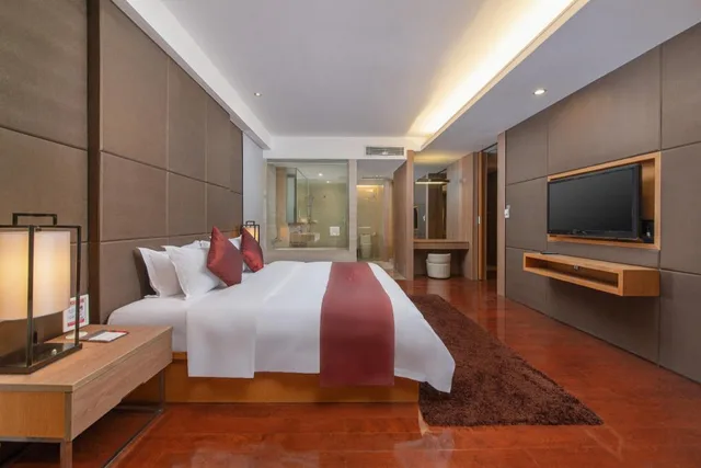 Deluxe, Suite, King Bed, Ramada Plaza by Wyndham Shenzhen North 2/4