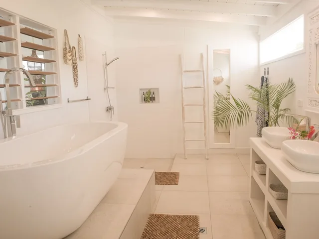 Villa, 1 King and 1 Single Beds, Beach Front، Tamanu on the Beach 2/2