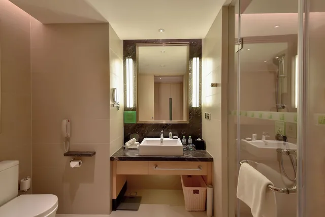 غرفة بريميوم بسرير فردي، Holiday Inn Haikou West Coast 3/3