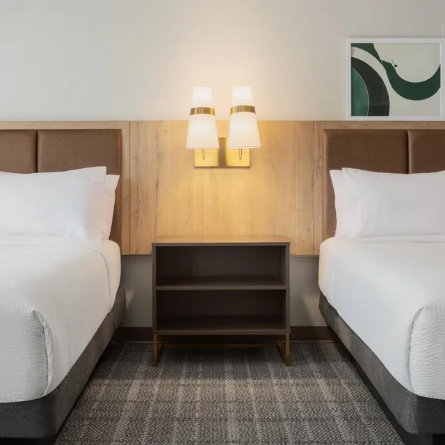 Studio, Suite, King Bed, 2 Queen Beds, Staybridge Suites Toronto Airport East 2/5