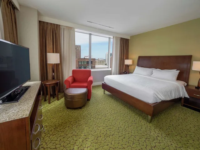 Junior Suite, Deluxe, HILTON GARDEN INN BUFFALO DOWNTOWN 1/3