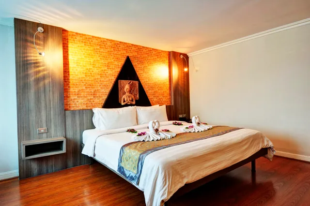 Deluxe, Double or Twin Bed, Coco Beach Hotel Jomtien Pattaya 6/8