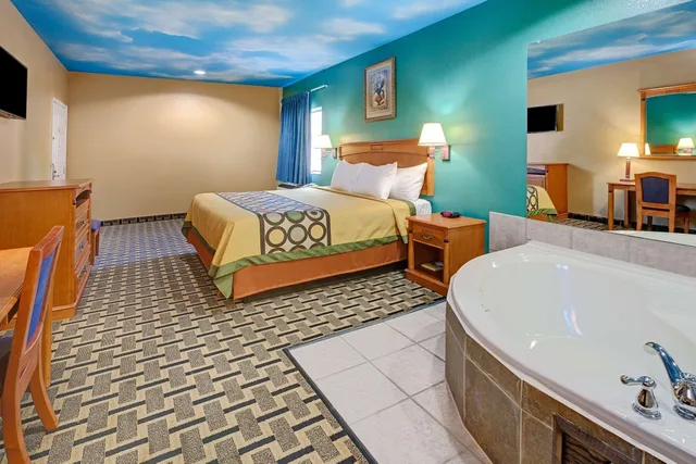 غرفة قياسية بسرير كينج بمطبخ صغير، Sapphire Inn & Suites- Deer Park 7/9