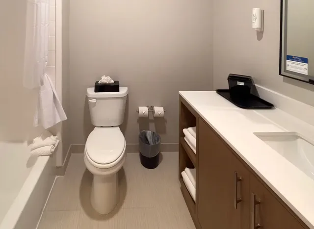 غرفة بسرير كينج، Mainstay Suites - Oklahoma City Airport 2/2