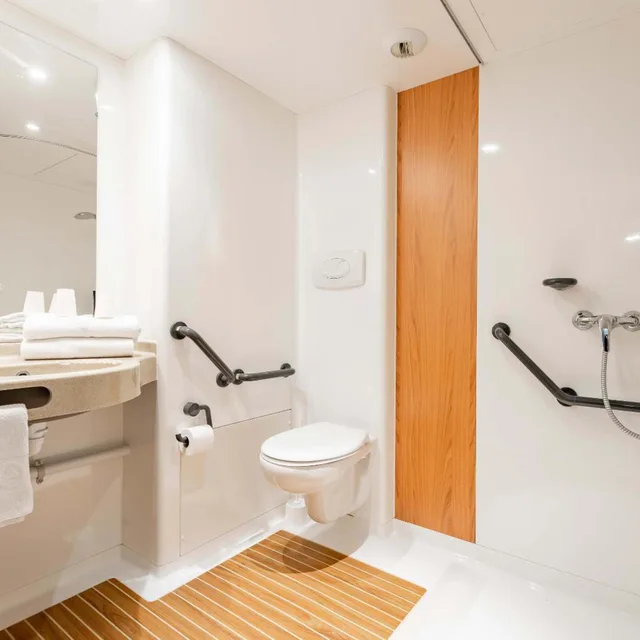 غرفة بسرير مزدوج لذوي الإعاقة، B&B HOTEL Maubeuge Louvroil 2/2