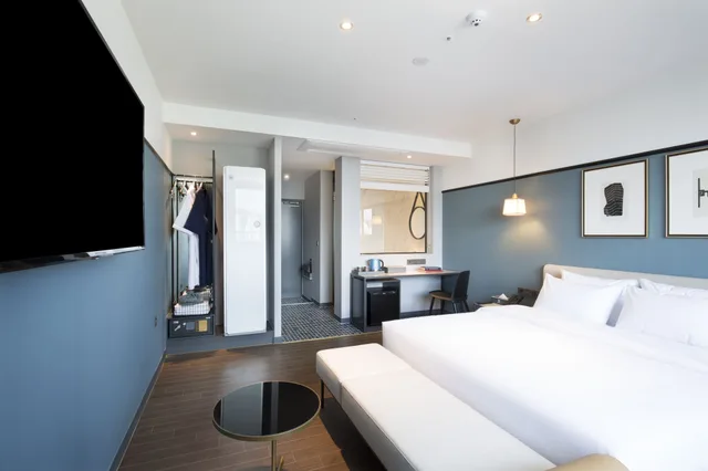 غرفة ديلوكس بسرير كينج بإطلالة على النهر، Brown Dot Hotel Jinju 2/4