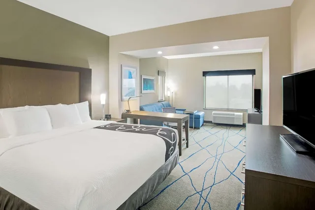 جناح ديلوكس بسرير كينج، La Quinta Inn & Suites By Wyndham Ponca City 2/2